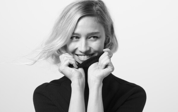 Beatrice Casiraghi dans la nouvelle campagne du sac Dior Lady 95.22. 